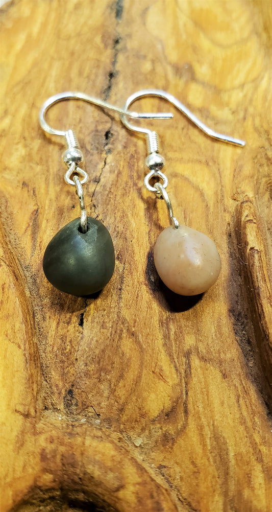 Beach Stone Earrings(Green/White)