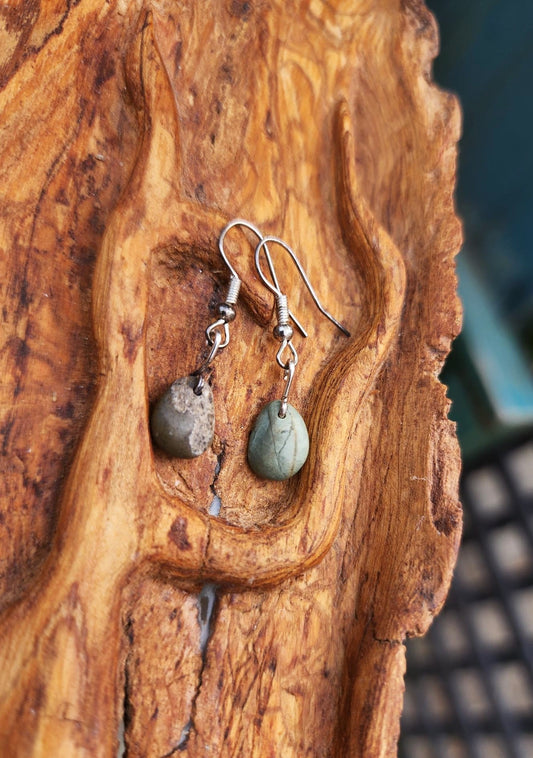 Beach Stone Earrings(Brown/Green)